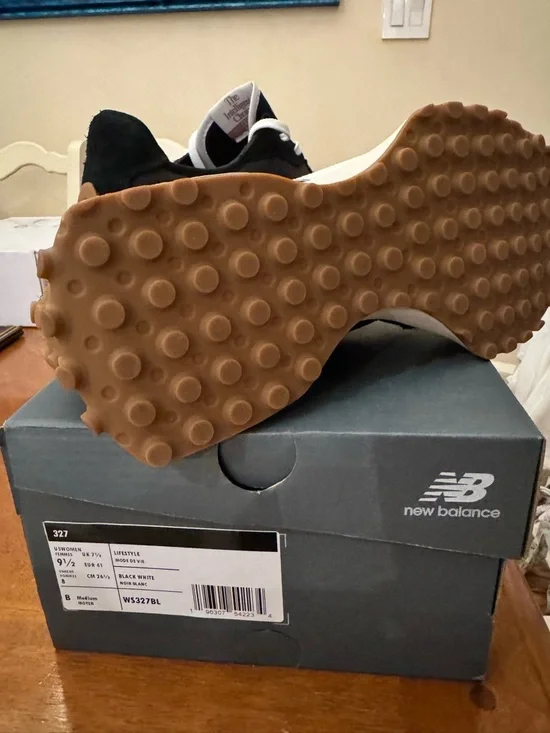 New Balance Women’s Gum Retro Black and White Sneakers - Picture 2 of 4